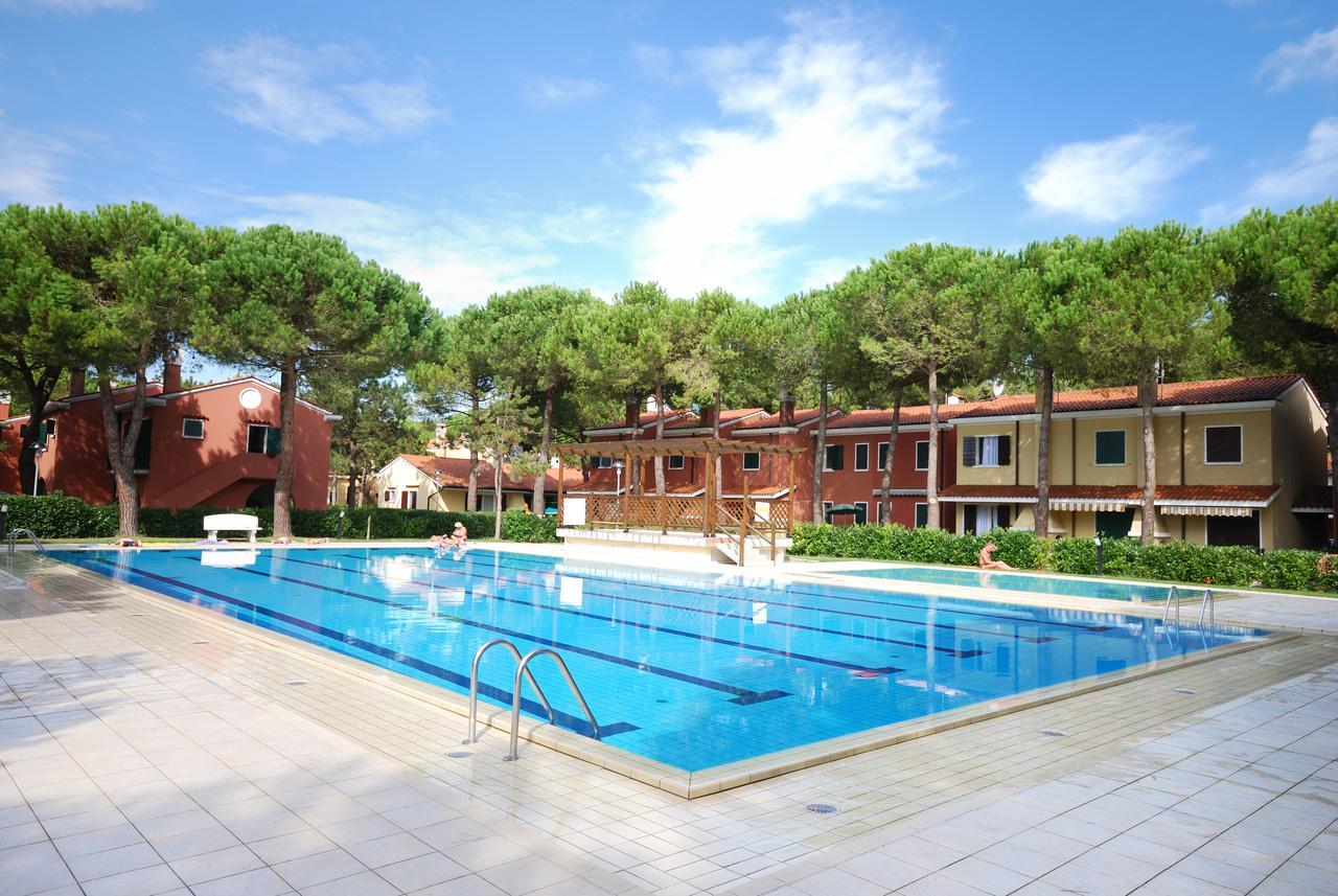 Villaggio Michelangelo Бибионе Экстерьер фото